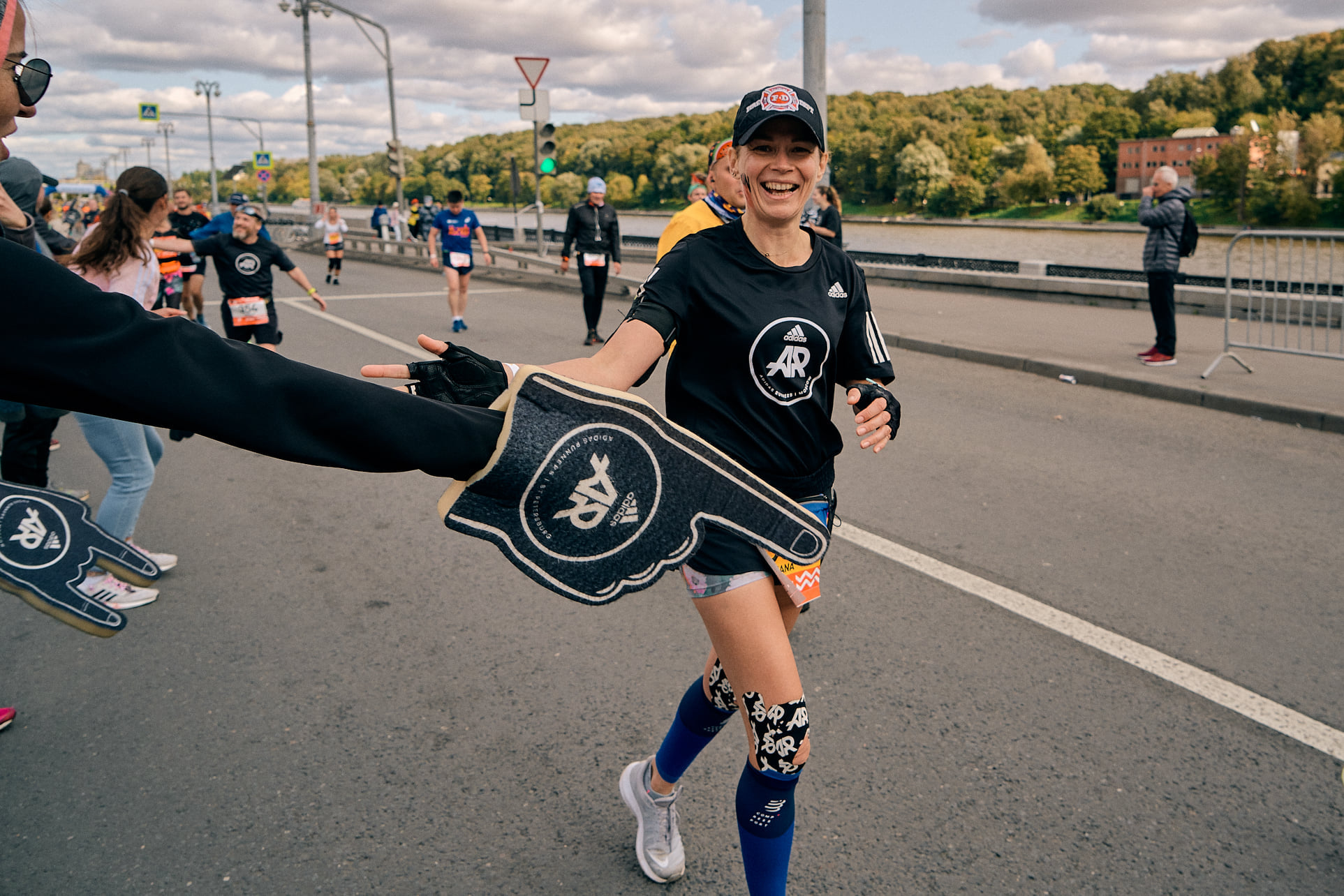 Сезонные мероприятия москвы для любителей истории. Adidas Runners Moscow. Забег Москва школы. Школа бега в Москве для новичков. Забег в костюмах Москва.