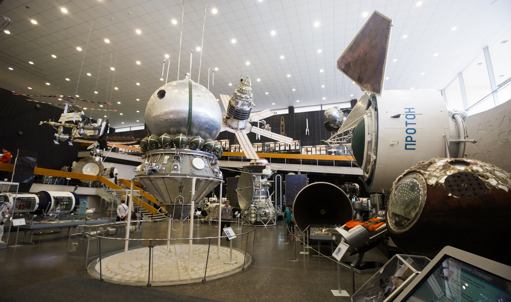 В музее космонавтики можно попробовать борщ из тюбика, посмотреть в телескоп или побывать на симуляторе стыковки космического корабля