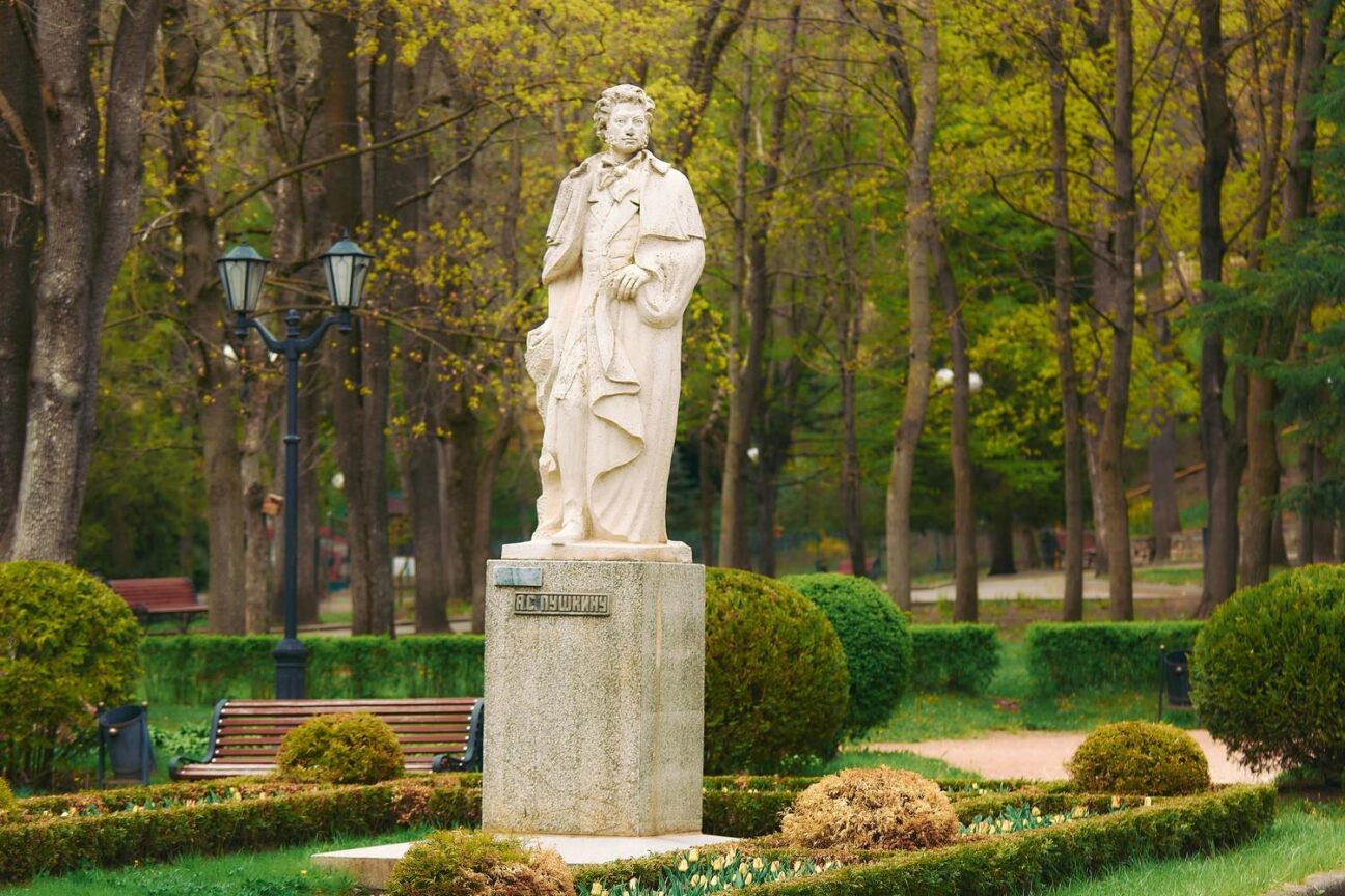 памятник Пушкину в национальном парке Кисловодский