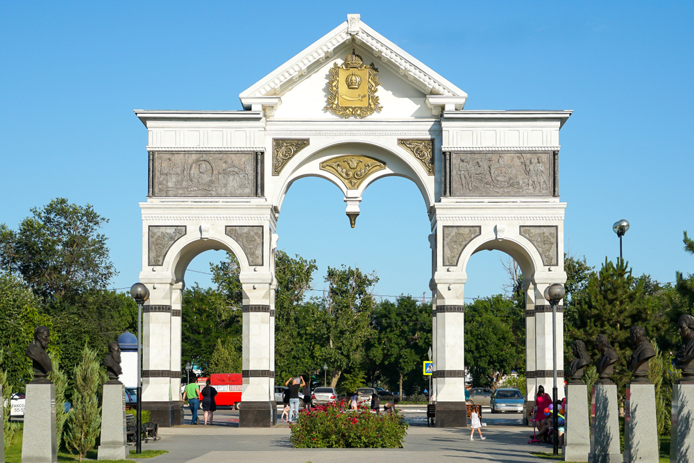 Старая Триумфальная арка в Астрахани