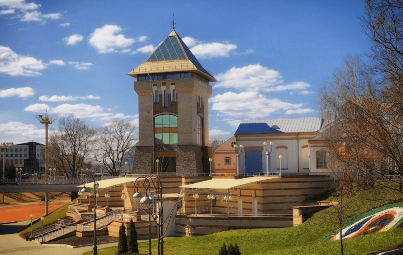 В башне Духовский Круглик — исторические и культурные выставки. А на вершине — смотровая площадка