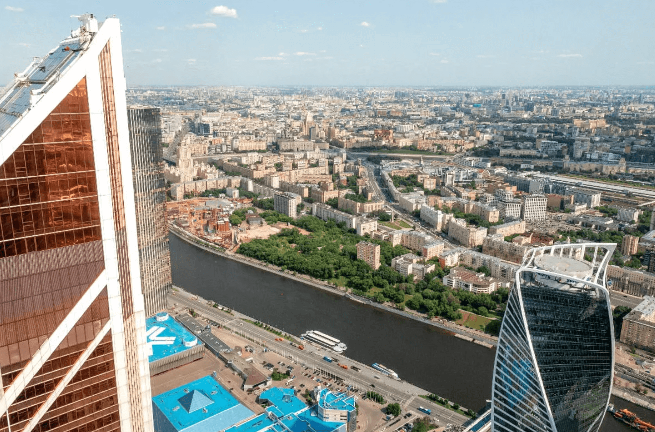 Вид со смотровой площадки «Москва-Сити» открывается на 70 км вокруг